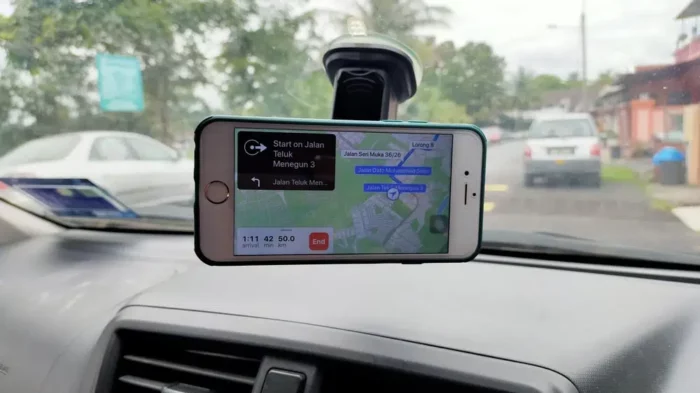 Google Maps di HP dan Mobil Bersamaan