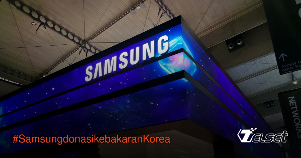 Tim Samsung menyerahkan bantuan elektronik kepada korban kebakaran di Korea Selatan