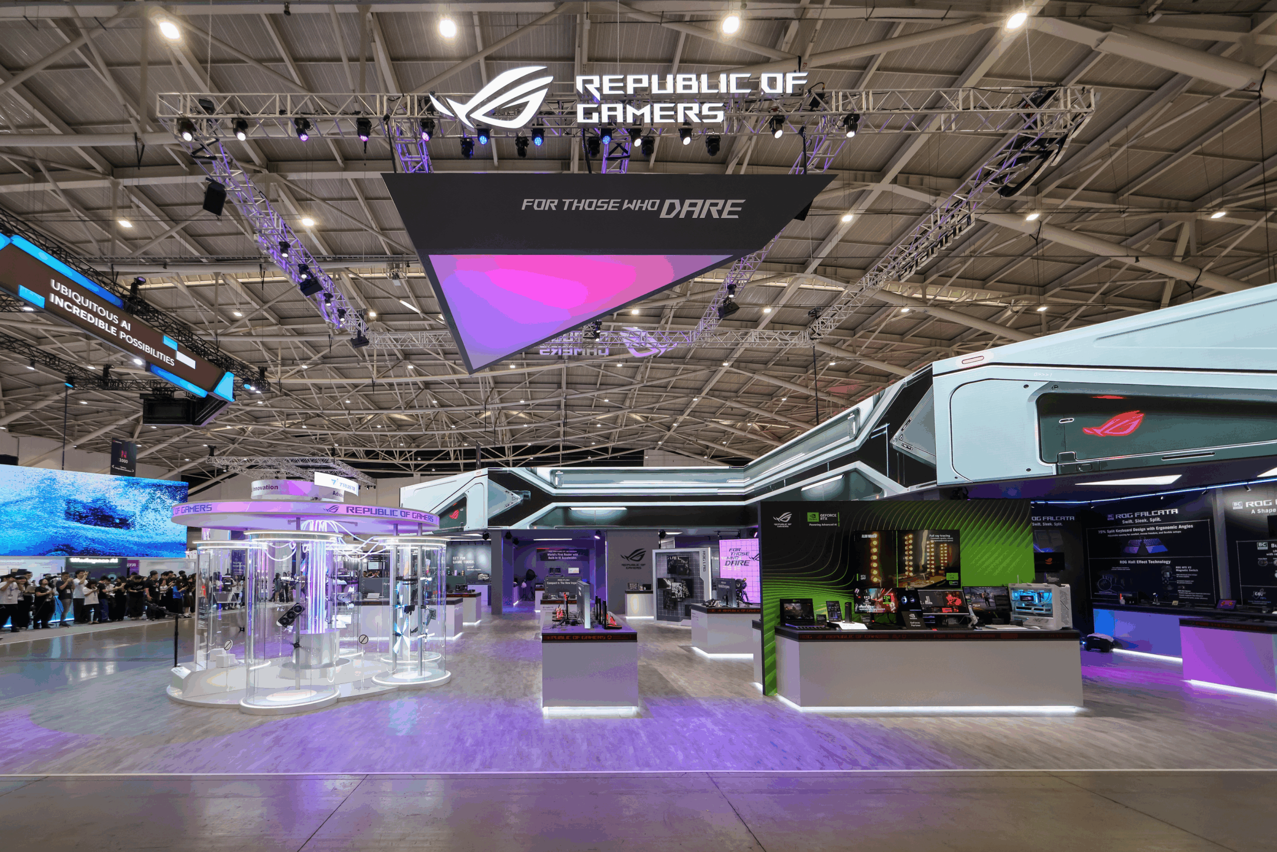 ASUS ROG Lab booth di COMPUTEX 2025 dengan konsep futuristik dan produk gaming terbaru