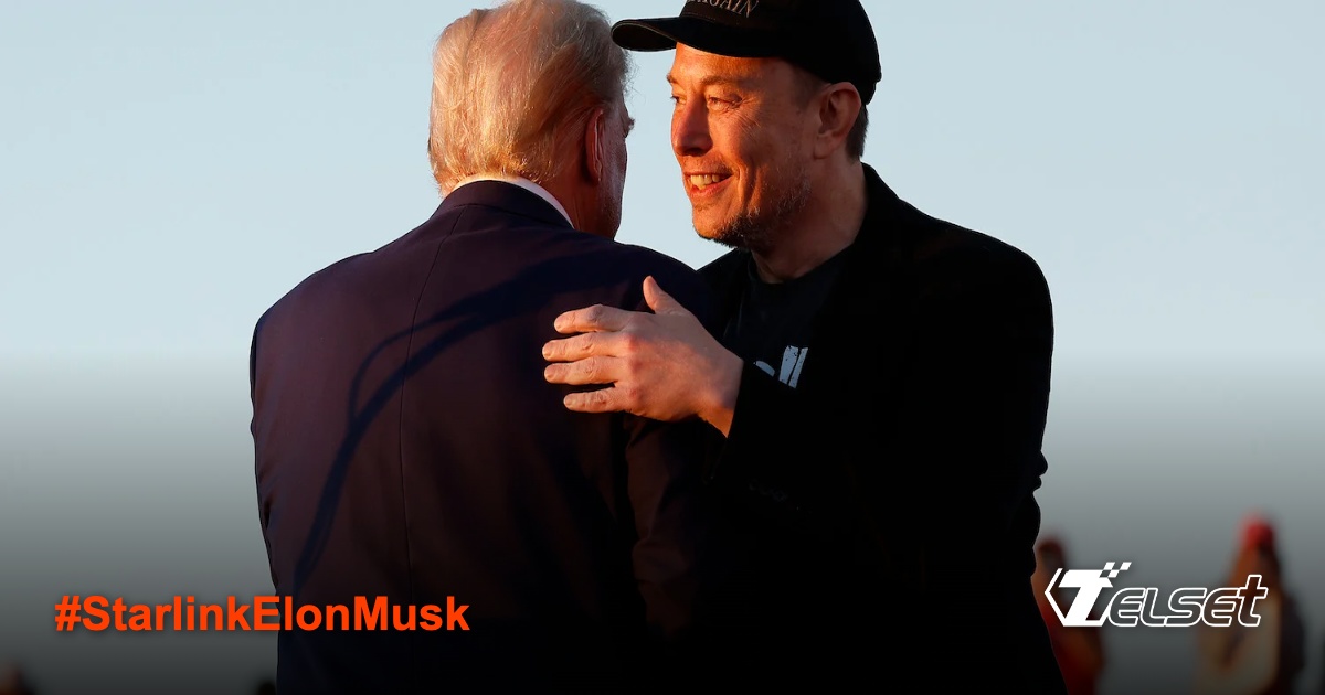 Presiden Donald Trump berjabat tangan dengan Elon Musk di sebuah acara politik