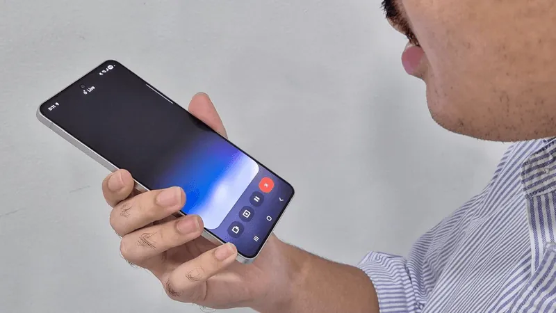 Galaxy AI di Galaxy S25 Edge mempermudah perencanaan long weekend 2025