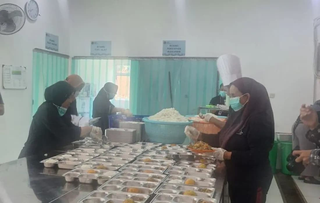 Sistem digital Program Makan Bergizi Gratis (MBG) pemerintah untuk pemantauan real-time