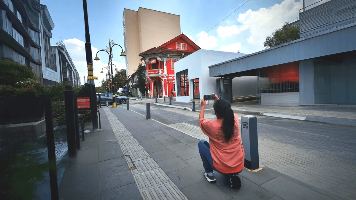 Smartphone AI untuk Traveler: Apa yang Bikin HONOR 400 Berbeda?