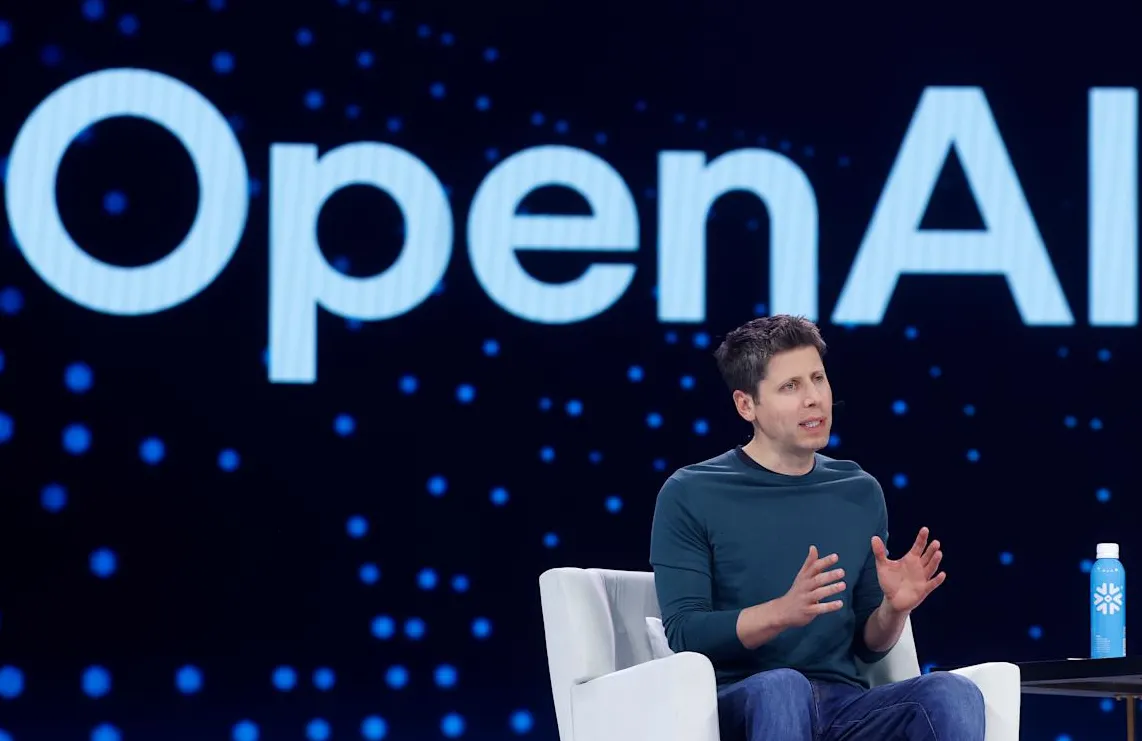 Ilustrasi sistem pengawasan media sosial dengan teknologi AI dan ChatGPT yang digunakan untuk memantau konten politik dan agama