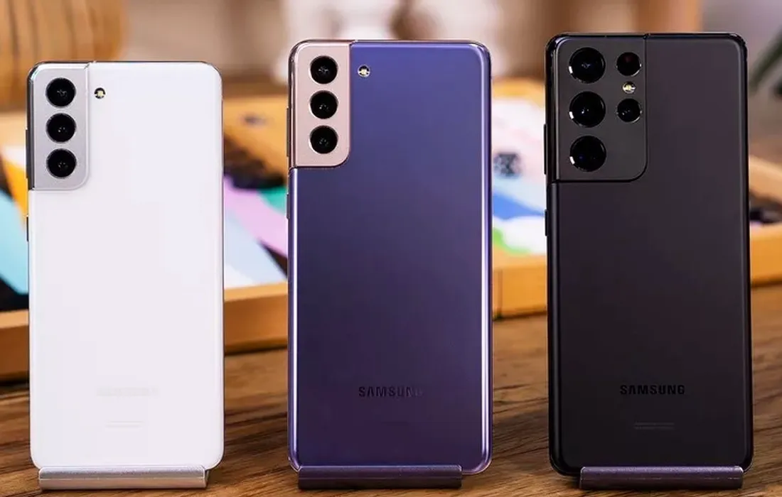 Ilustrasi ponsel Samsung Galaxy palsu yang tidak mendapatkan update software resmi, mewakili risiko membeli HP tiruan.