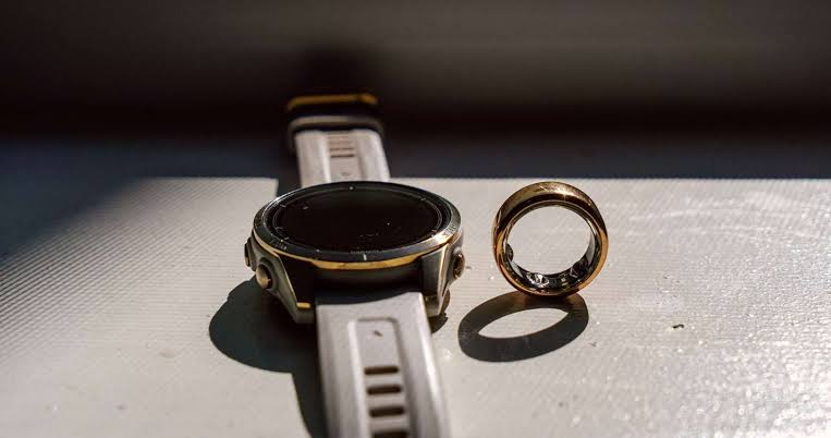 Smart Ring vs Smartwatch: Mana yang Lebih Baik untuk Anda?