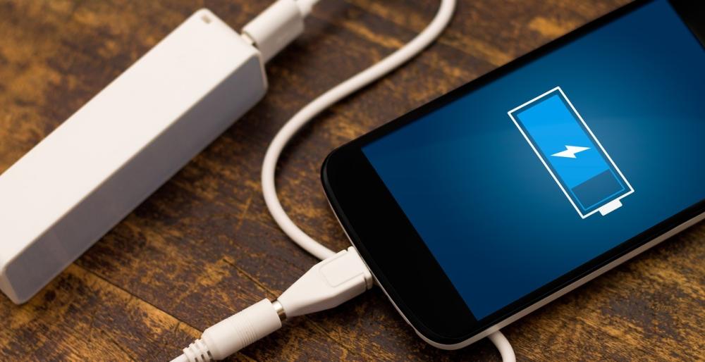 8 Penyebab Baterai HP Lama Terisi Saat Dicas dan Solusinya