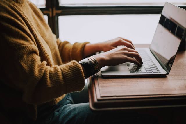 3 Cara Memperkecil Tampilan Layar Laptop yang Ter-Zoom
