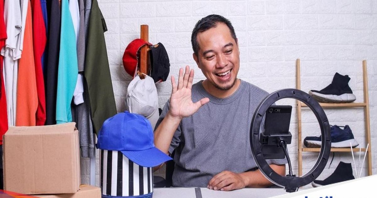Ilustrasi UMK digital dengan latar belakang toko online dan grafik pertumbuhan