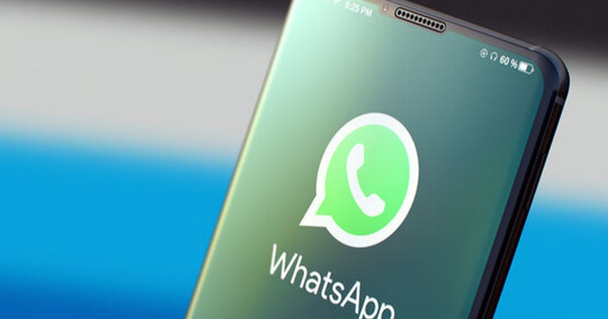Ilustrasi WhatsApp dengan ikon memori penuh dan ponsel lemot