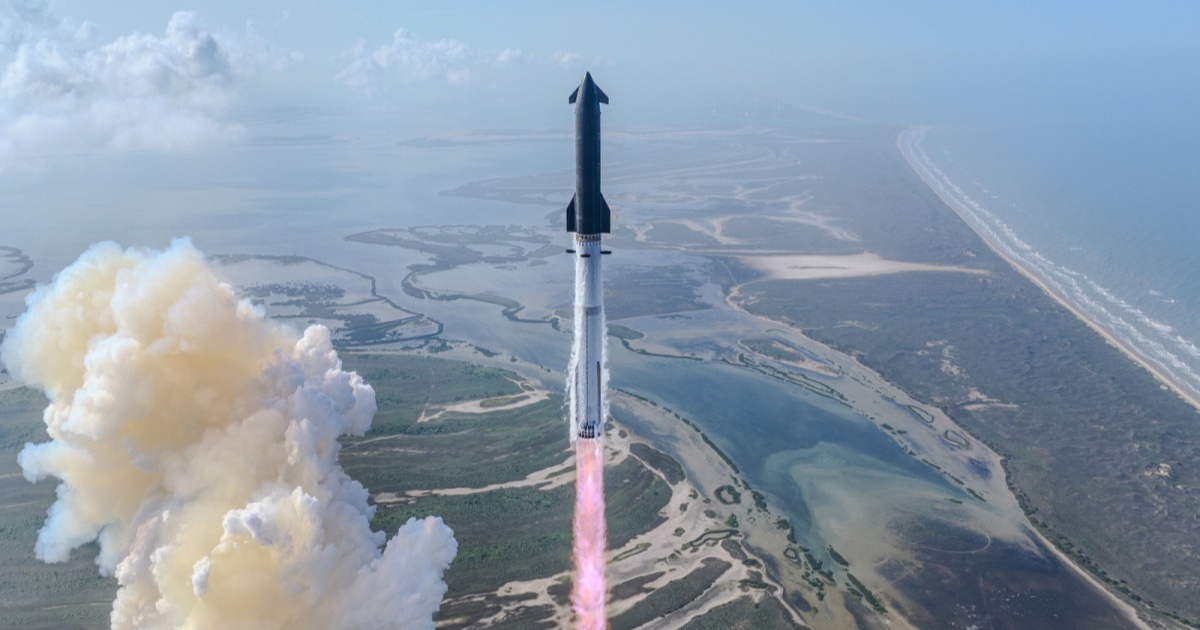 Roket Starship V3 SpaceX meluncur dari Starbase Texas dalam uji terbang perdananya