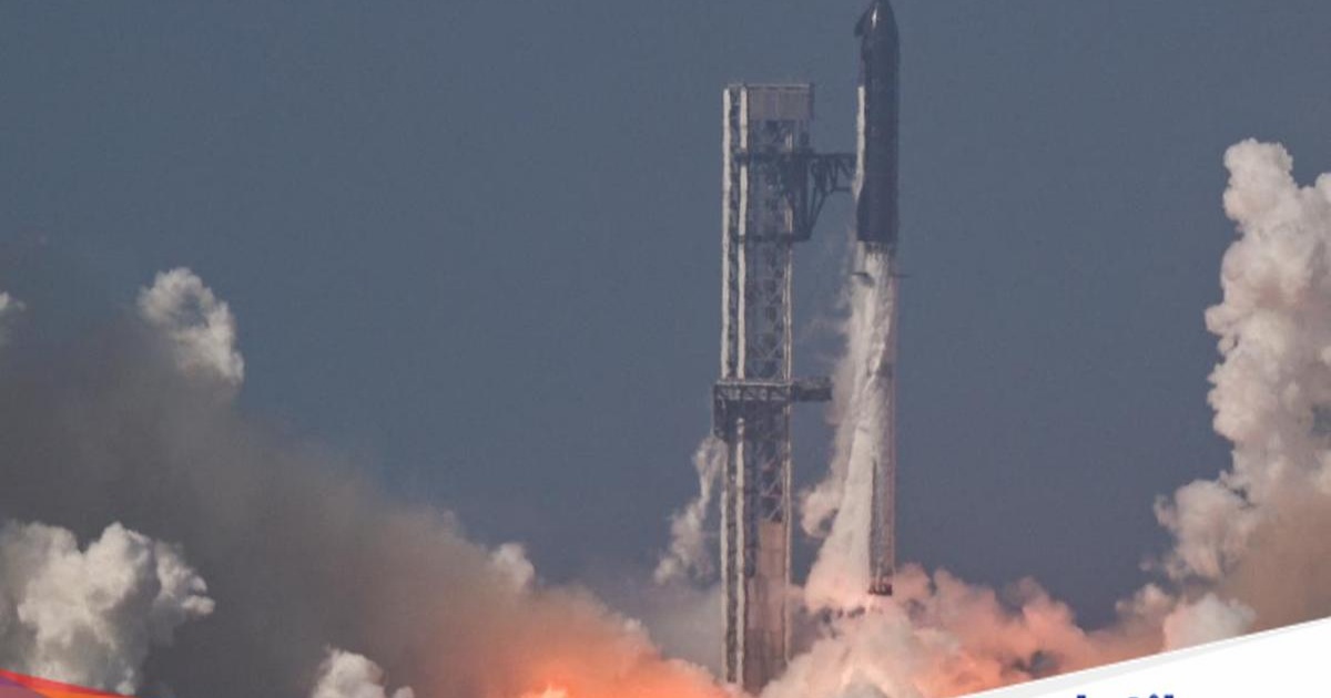 Pesawat luar angkasa Starship V3 SpaceX saat lepas landas dari Starbase, Texas dalam uji terbang perdananya.