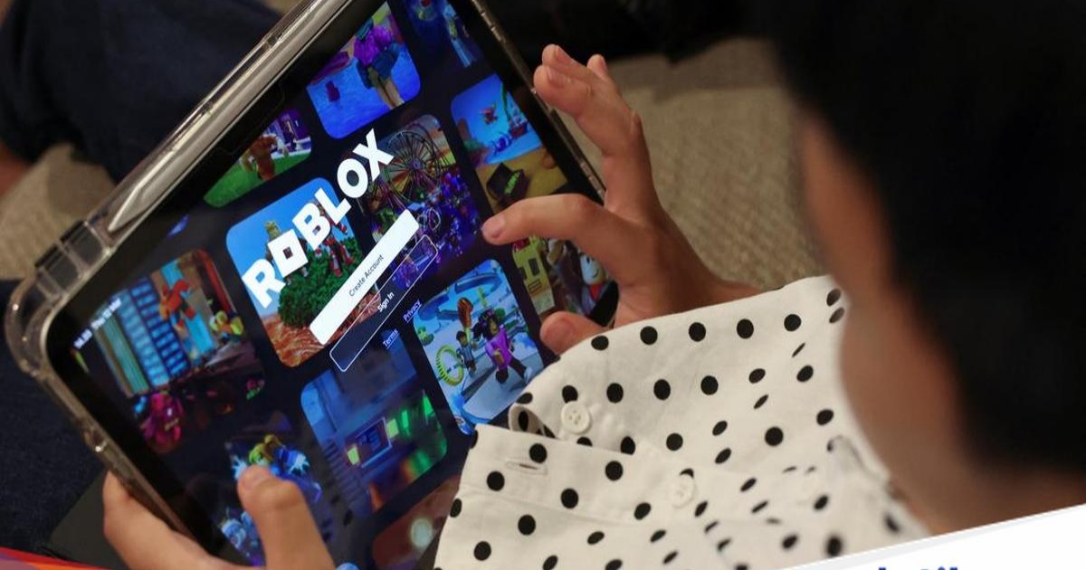 Ilustrasi anak bermain Roblox dengan pengawasan orang tua