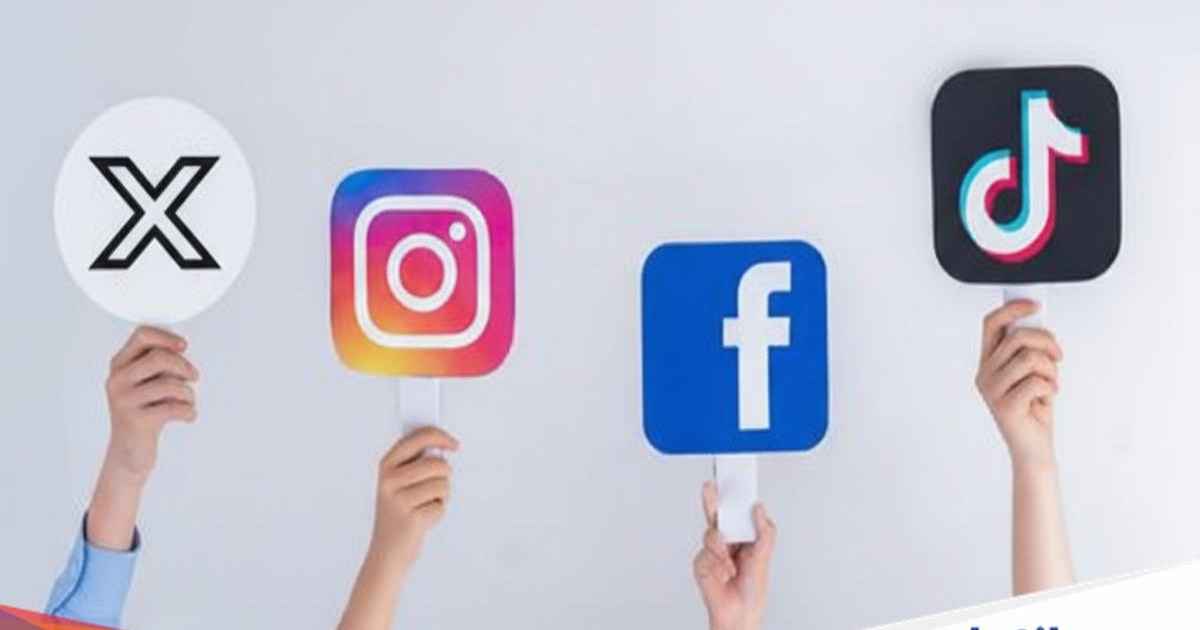Ilustrasi media sosial dengan ikon berbagai platform di atas latar belakang biru