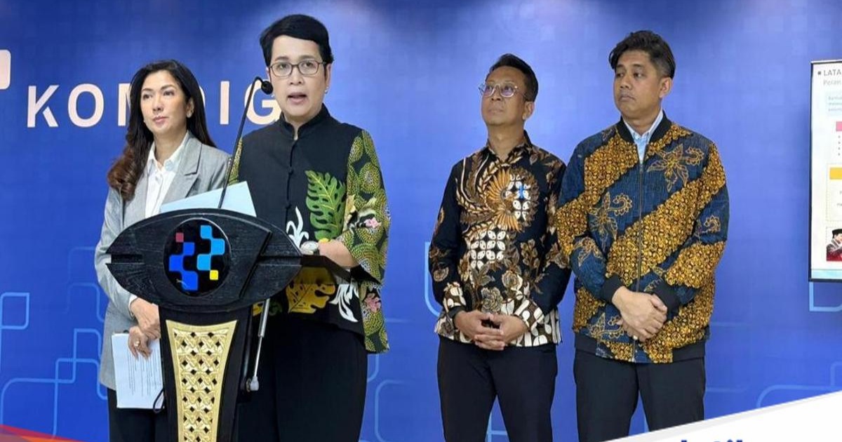 Direktur Jenderal Teknologi Pemerintah Digital Mira Tayyiba menjelaskan digitalisasi bansos di Kantor Komdigi Jakarta Pusat