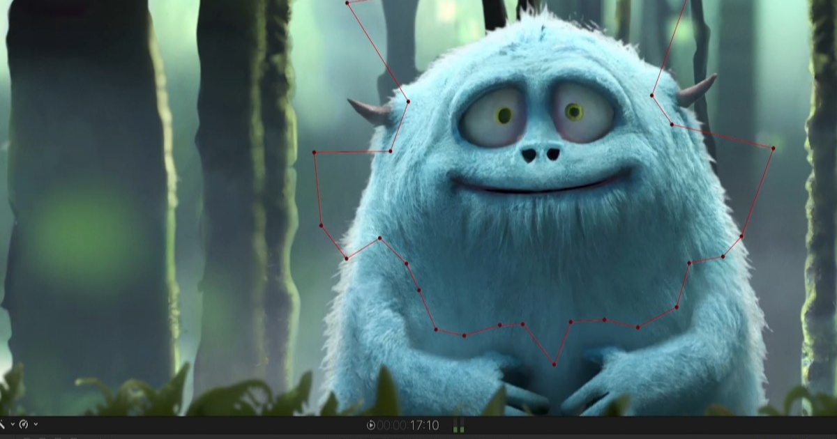 Makhluk animasi biru berbulu dari film Critterz berdiri di hutan berkabut