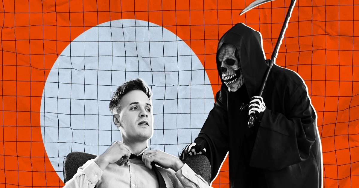 Seorang pria dengan ekspresi khawatir didampingi figur Grim Reaper melambangkan ancaman PHK massal akibat AI