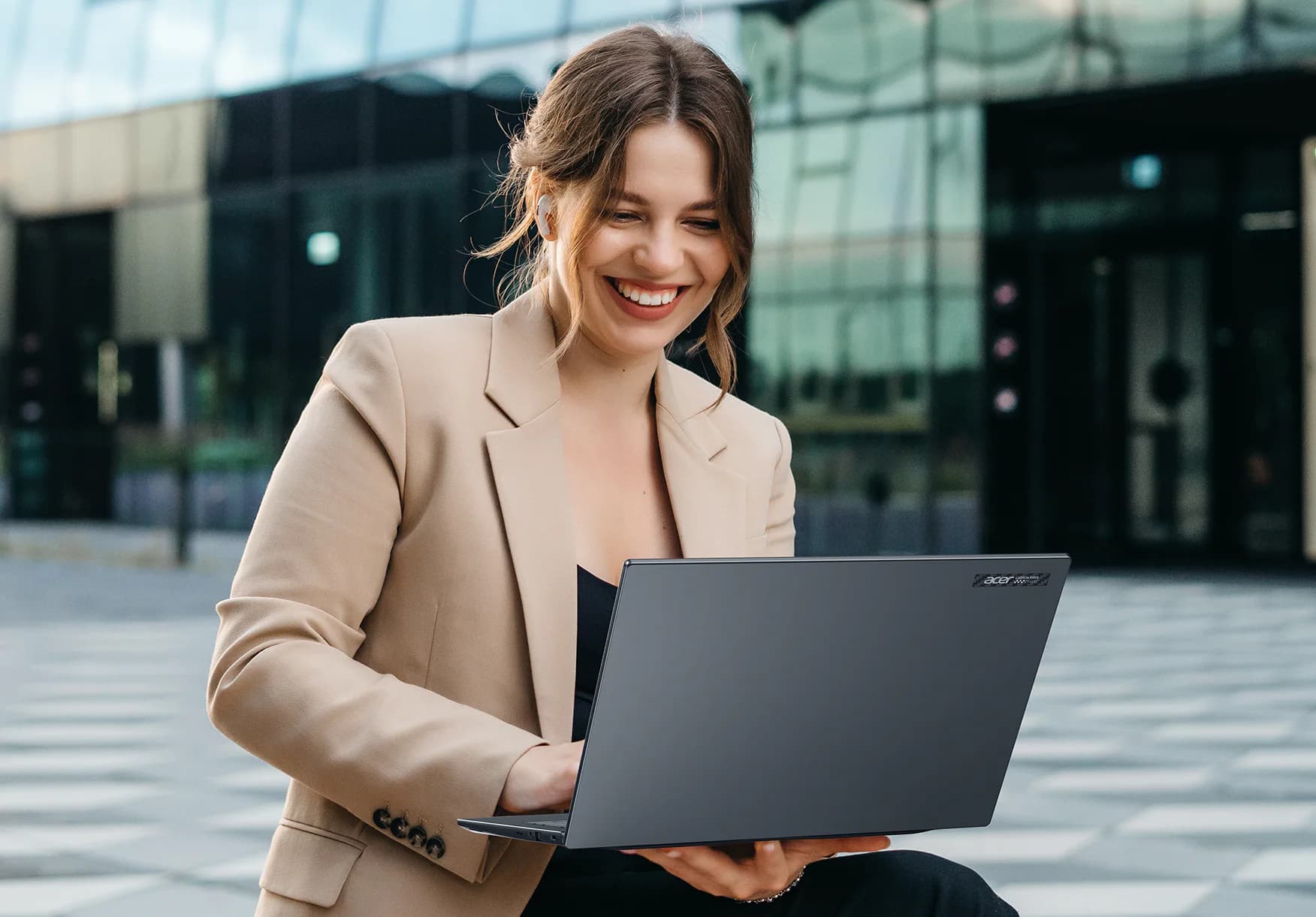 Acer Rilis TravelMate P6 14 AI, Laptop Bisnis Super Ringan di Computex 2026