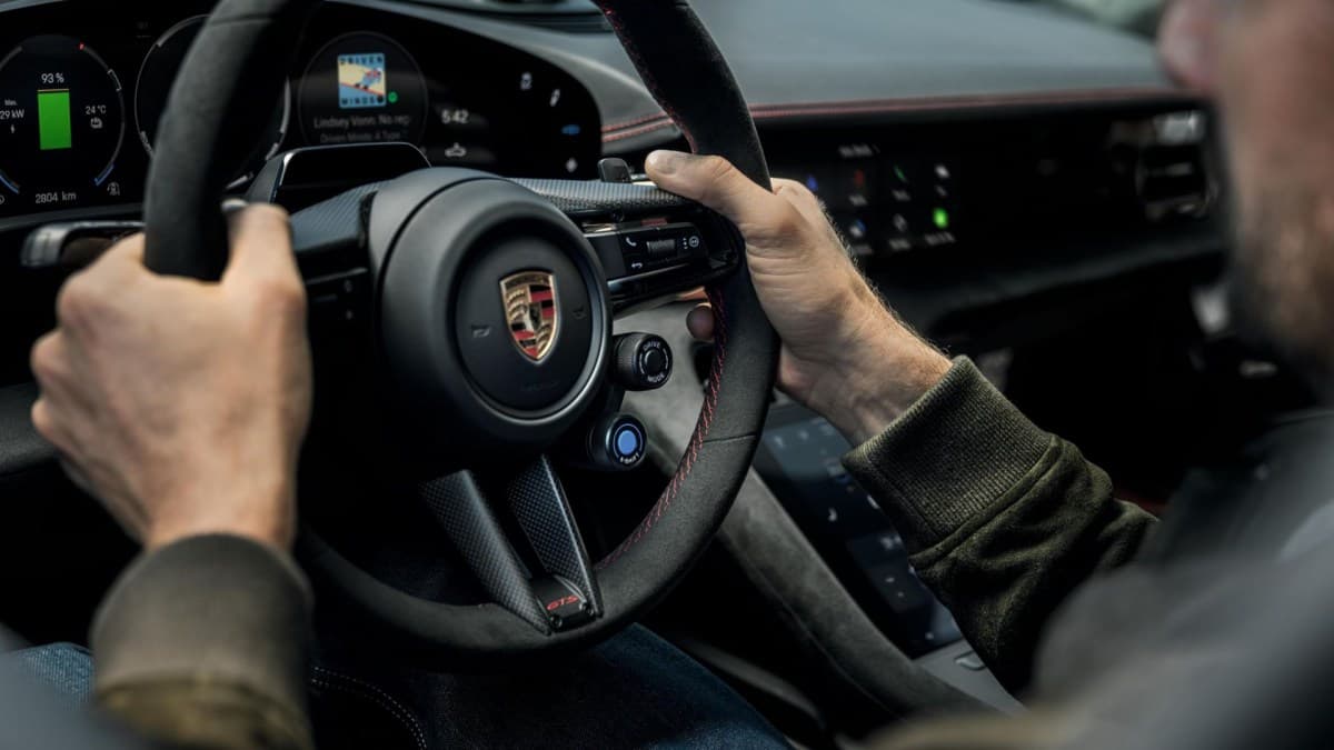 Porsche Taycan 2027 Bakal Dapat Fitur Simulasi Gear Shift untuk Tingkatkan Penjualan