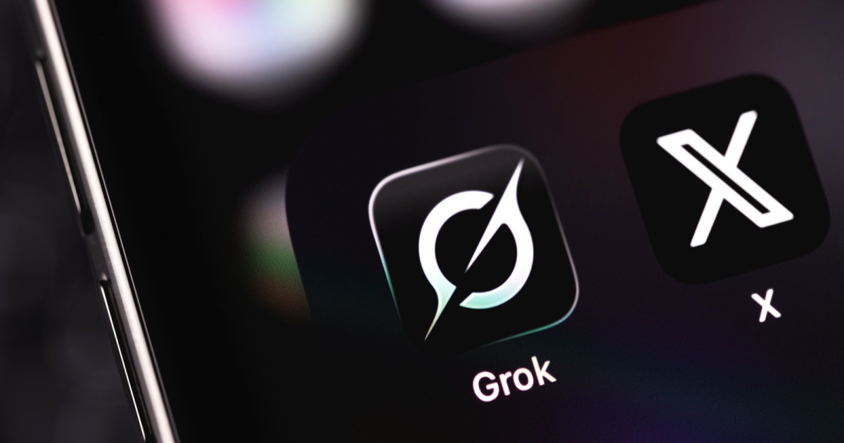 Ikon aplikasi Grok dan X di iPhone, simbol kontroversi deepfake AI