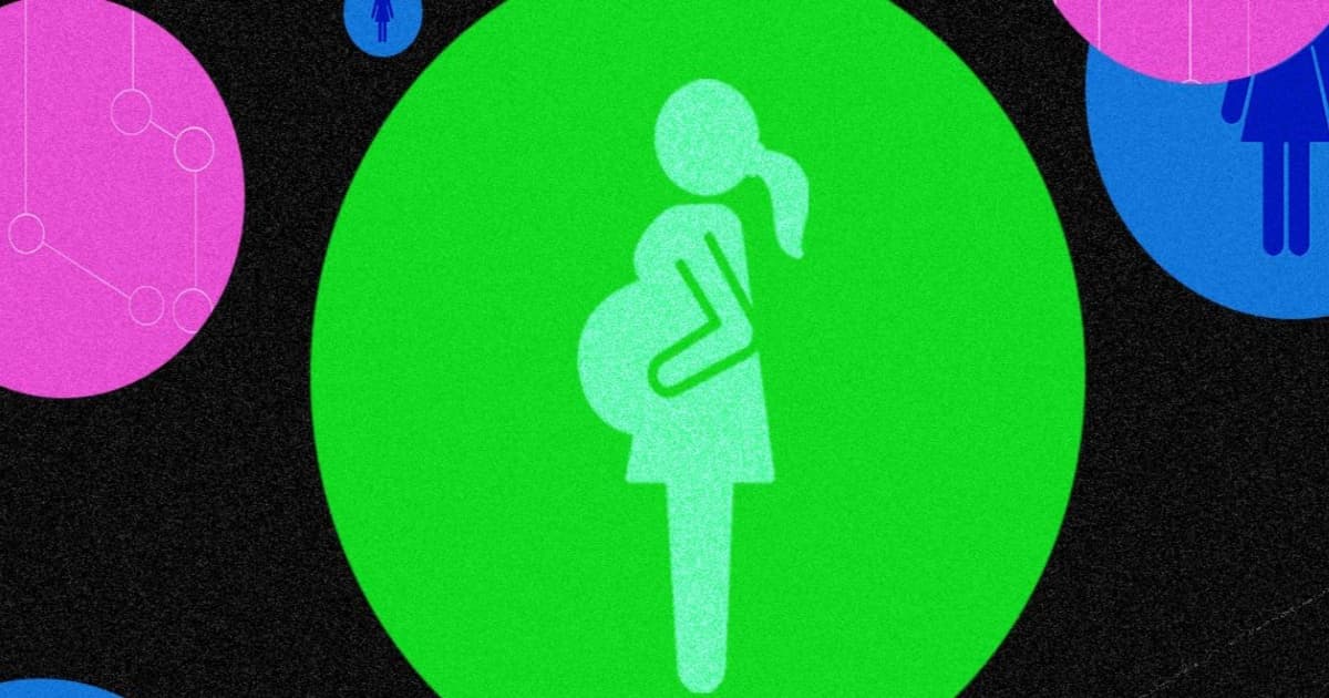 Ibu menggunakan ChatGPT di ponsel untuk membantu parenting anak