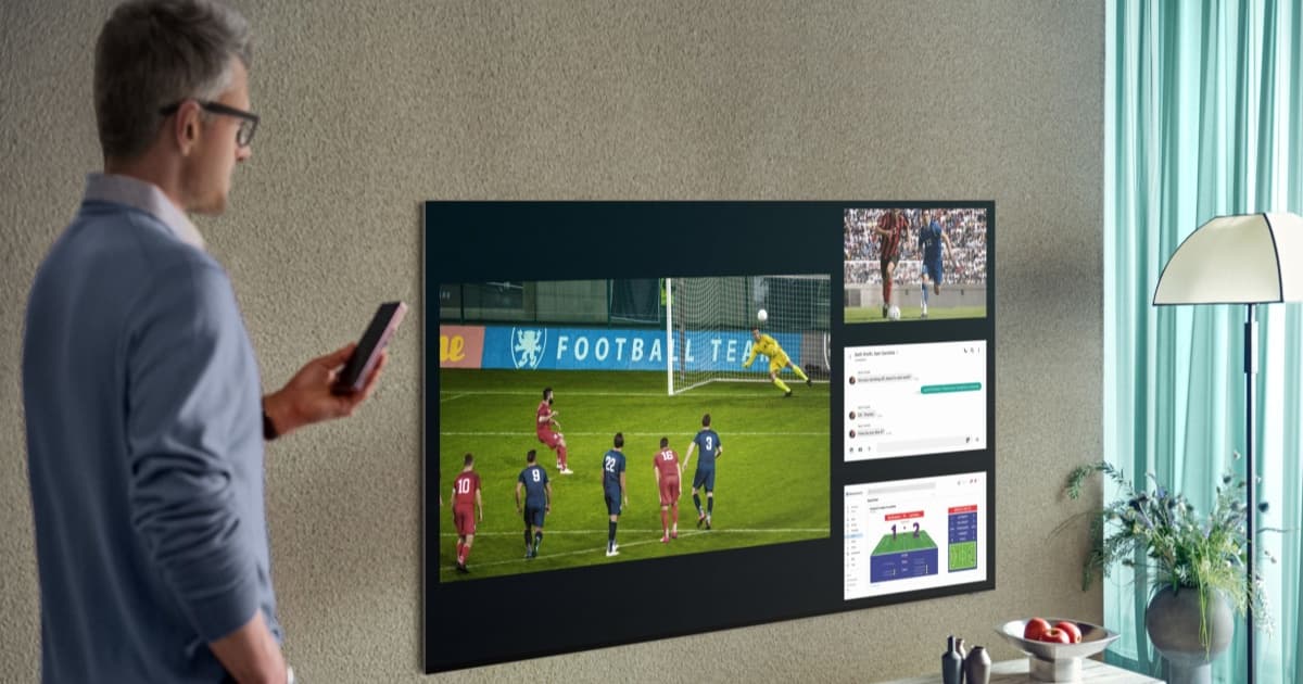 Samsung TV dengan layar menampilkan pertandingan sepak bola Piala Dunia 2026
