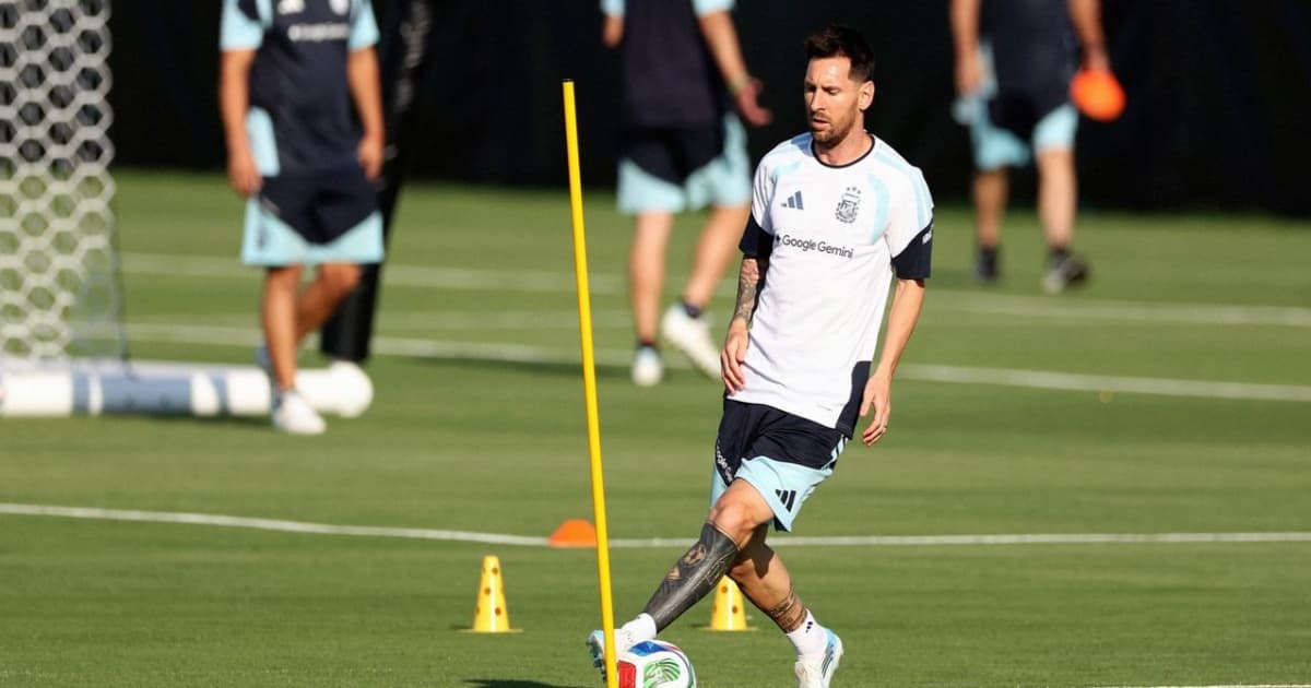 Logo Google Gemini pada jersey latihan Timnas Argentina