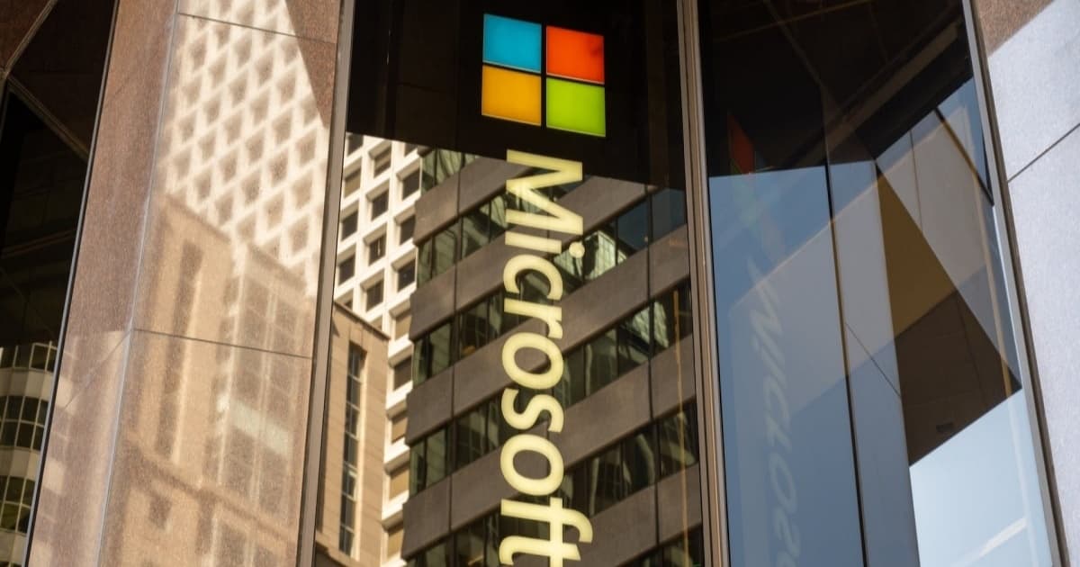 Ilustrasi pembaruan keamanan Microsoft Patch Tuesday Juni 2026 dengan notifikasi update Windows