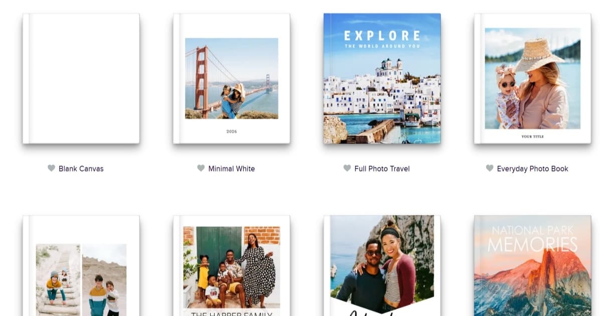 Tampilan antarmuka Mixbook Story Mode yang menunjukkan fitur percakapan dengan AI untuk membuat album foto