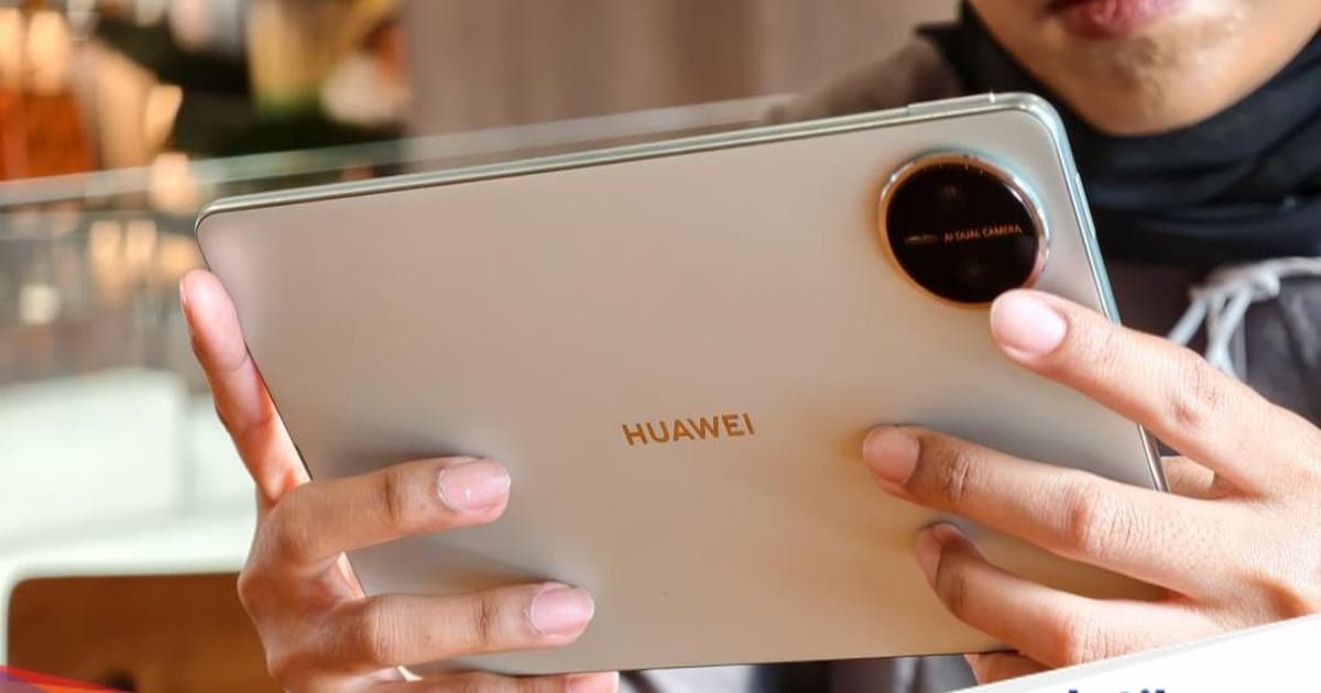 Huawei MatePad Mini tampak depan dengan layar menyala