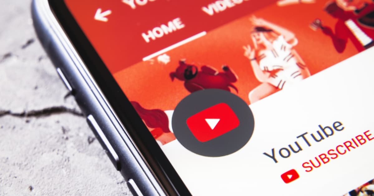Tampilan fitur direct messages baru di aplikasi mobile YouTube