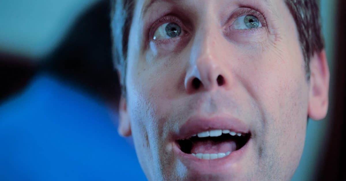 CEO OpenAI Sam Altman menjawab pertanyaan wartawan soal kenaikan biaya AI