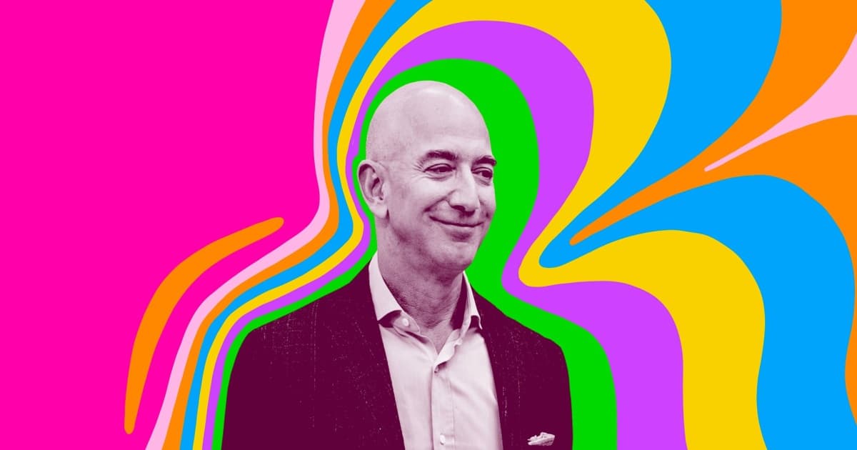Jeff Bezos di depan papan tulis berisi skema teknis dan logo Prometheus