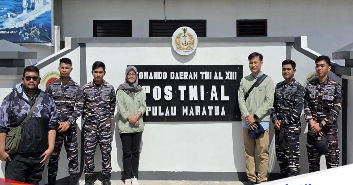 Dirut BAKTI Fadhilah Mathar di Pos TNI AL Maratua membahas usulan titik internet
