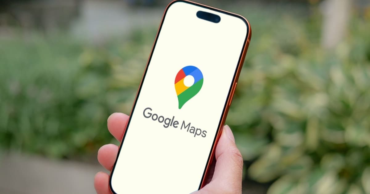Ilustrasi fitur time travel Google Maps dengan tampilan Street View historis