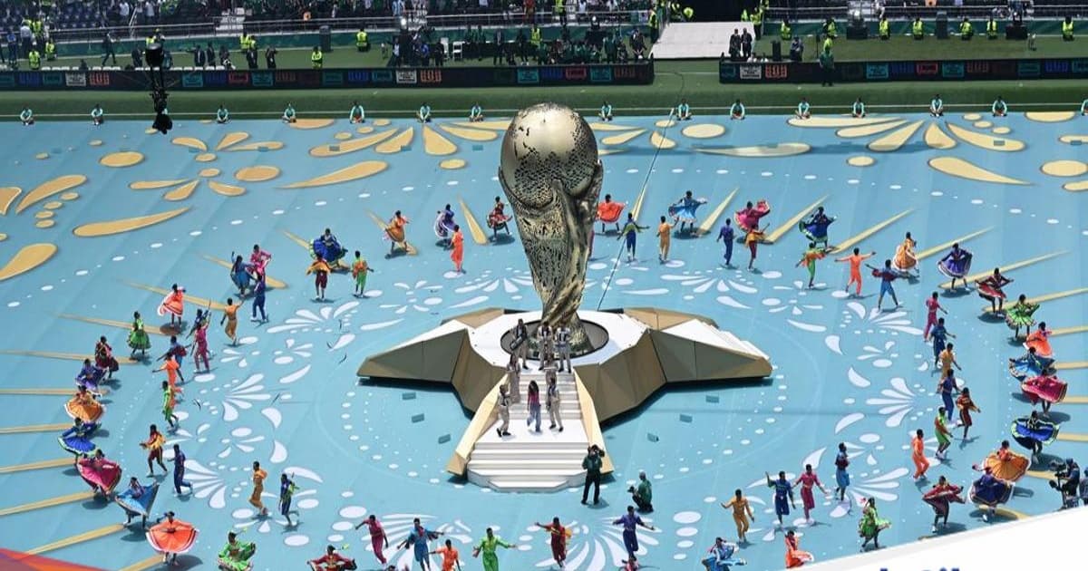 Suasana pembukaan Piala Dunia 2026 di Stadion Azteca dengan penampilan panggung megah
