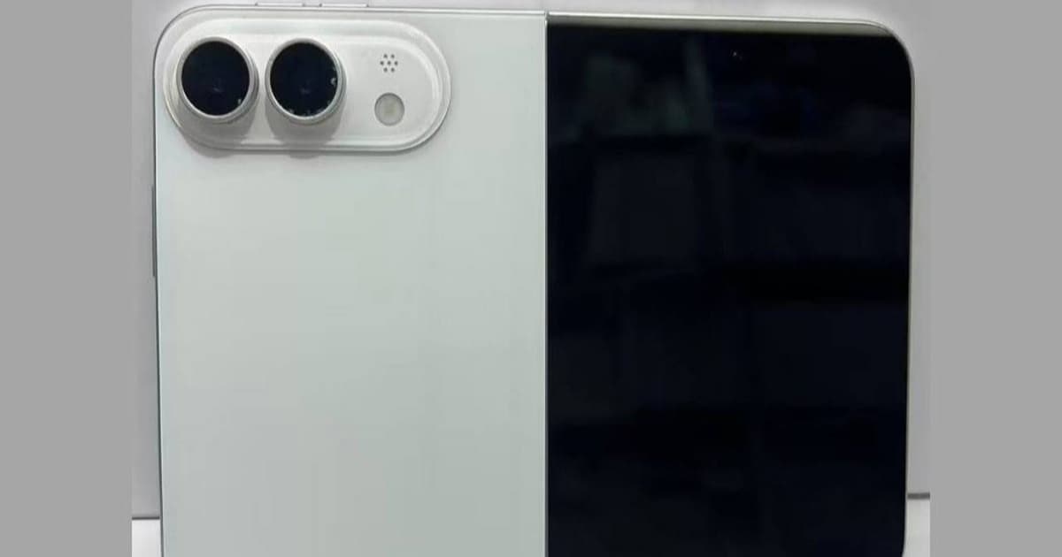 iPhone Ultra dummy unit tampak dari depan menunjukkan desain lipat Apple