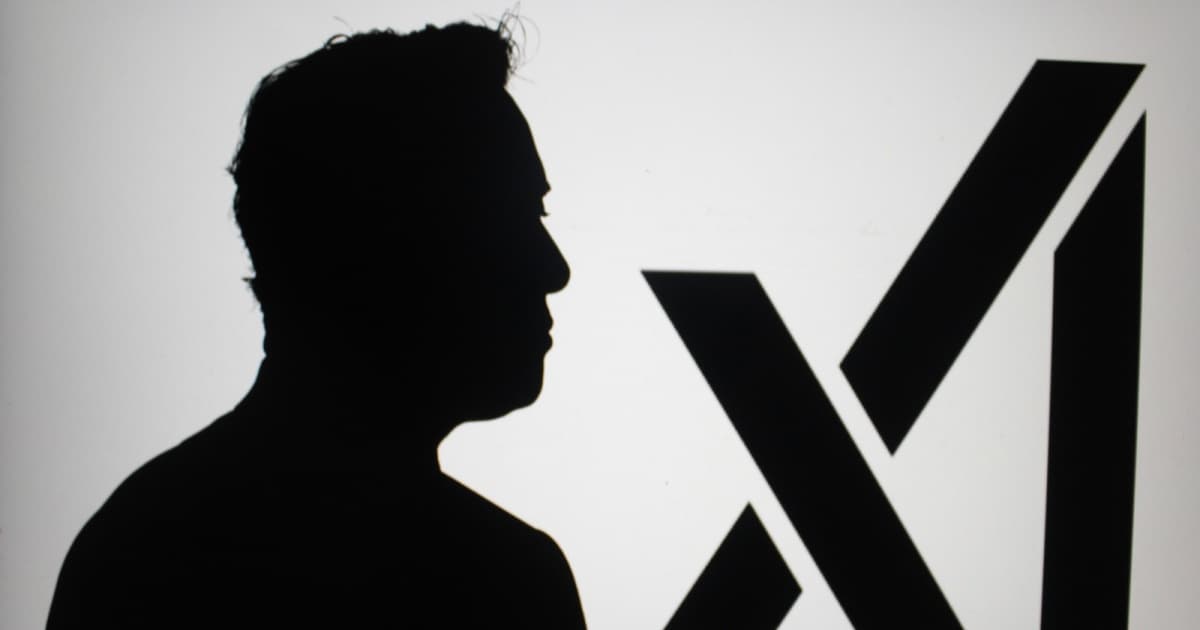 Logo xAI dengan siluet Elon Musk di latar belakang