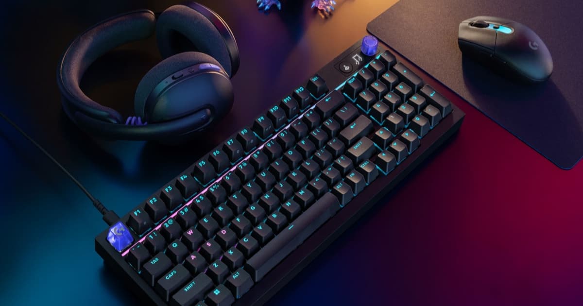 Logitech G305 X Superlight wireless gaming mouse dan G316 X 98 wired mechanical keyboard dalam warna hitam dan putih