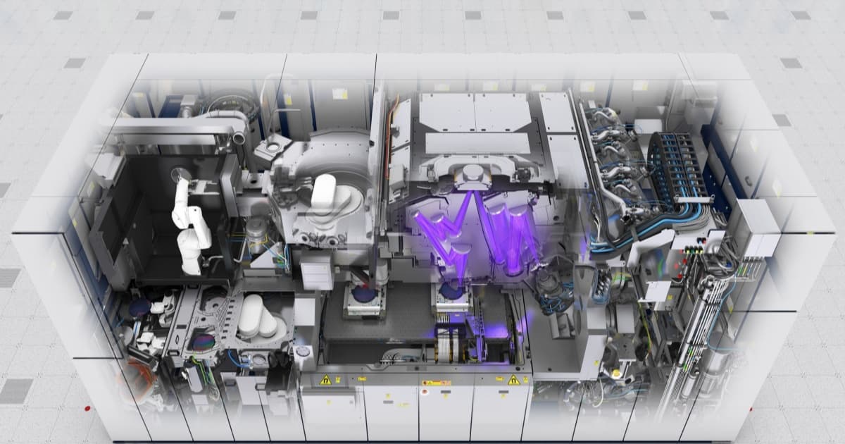 Mesin EUV lithography ASML di fasilitas manufaktur