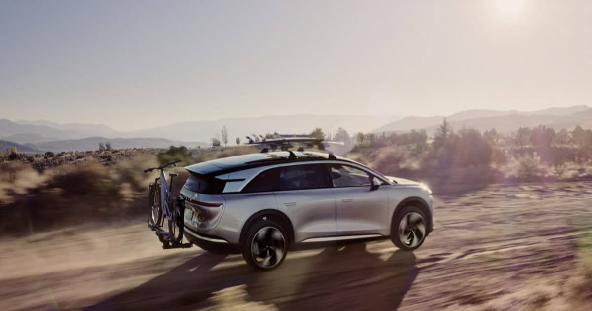 Ilustrasi pabrik Lucid Motors di Casa Grande yang mengalami pemangkasan shift produksi