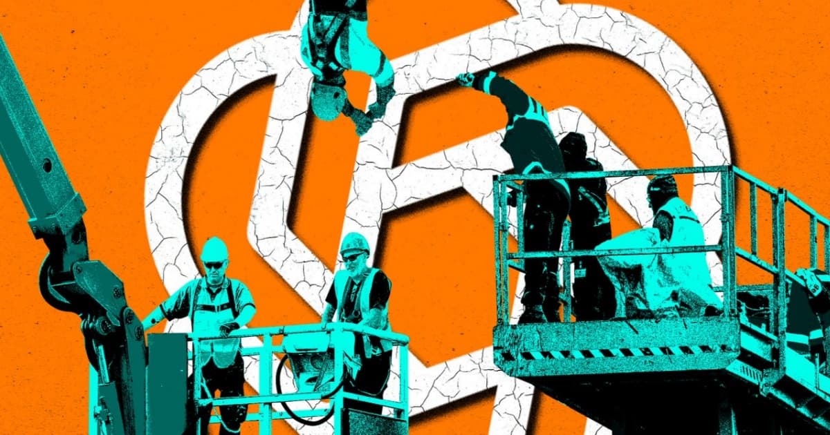 Ilustrasi logo OpenAI dengan latar belakang kode pemrograman dan ikon keamanan siber