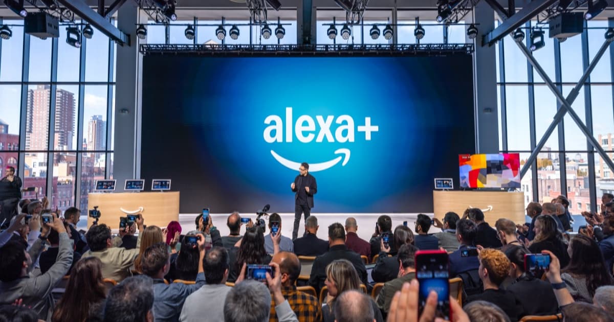 Logo Amazon Alexa dengan latar bendera India