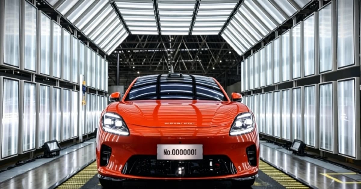Mobil listrik Aistaland GT7 meluncur dari jalur produksi pabrik GAC