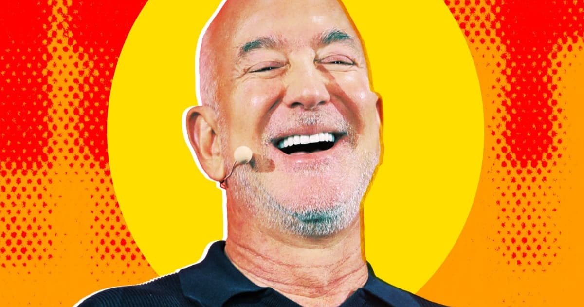 Ilustrasi foto Jeff Bezos tertawa dengan latar belakang logo Amazon dan OpenAI