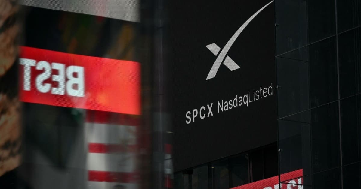 Iklan Spacex di layar Times Square New York setelah IPO Juni 2026