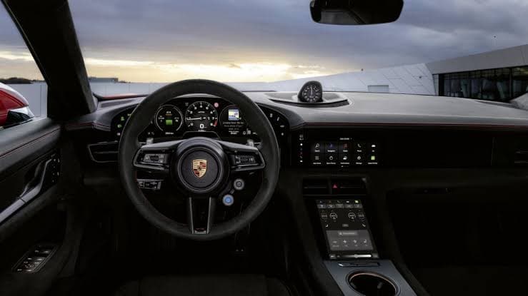 Porsche Taycan 2027 Hadirkan Fitur Simulasi Gigi untuk Dongkrak Penjualan