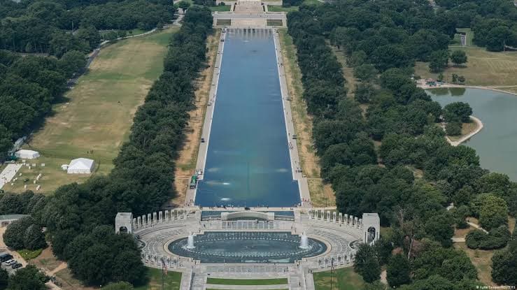 Trump Bikin Kolam Lincoln Memorial Jadi Mirip Fallout 3