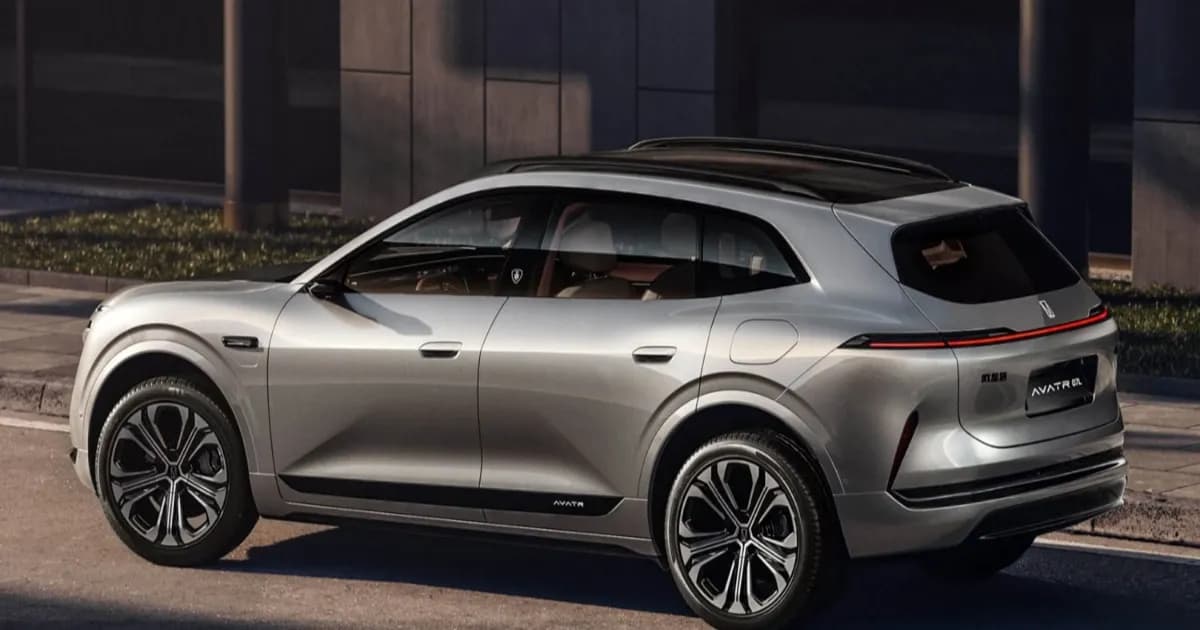 Mobil listrik Avatr 07L crossover yang diduga menjadi model untuk uji L3 ADAS