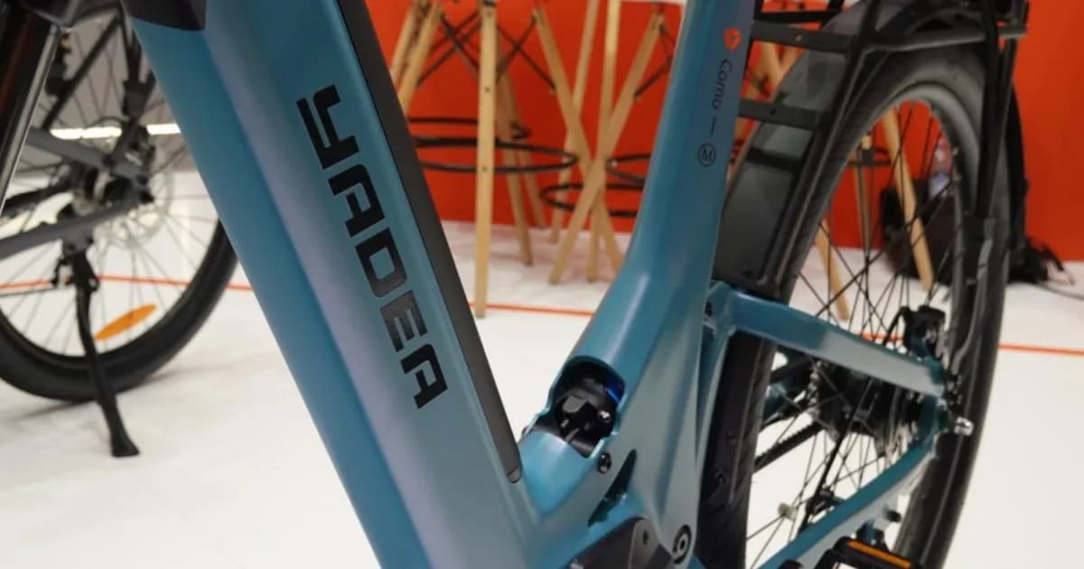 Yadea Como e-bike full suspensi dengan rangka step-through dipamerkan di Eurobike 2026
